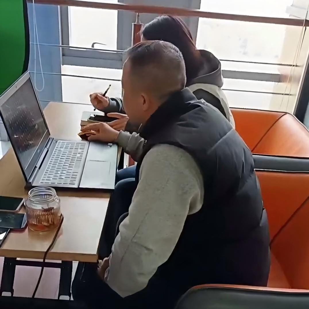  宁波奥凯网络 / 江西萍乡化工填料客户：三个阿里店铺一对一陪跑，一年拿下5000条精准询盘